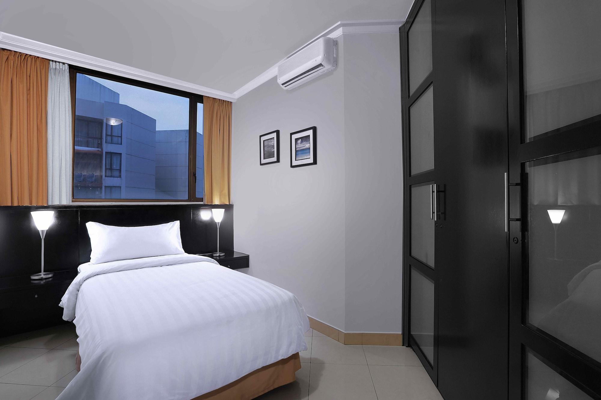 Horison Ultima Suite & Residences Rasuna Джакарта Экстерьер фото