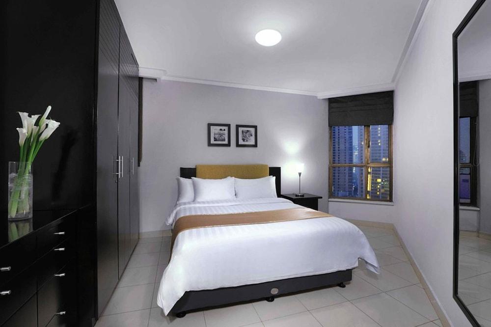 Horison Ultima Suite & Residences Rasuna Джакарта Экстерьер фото
