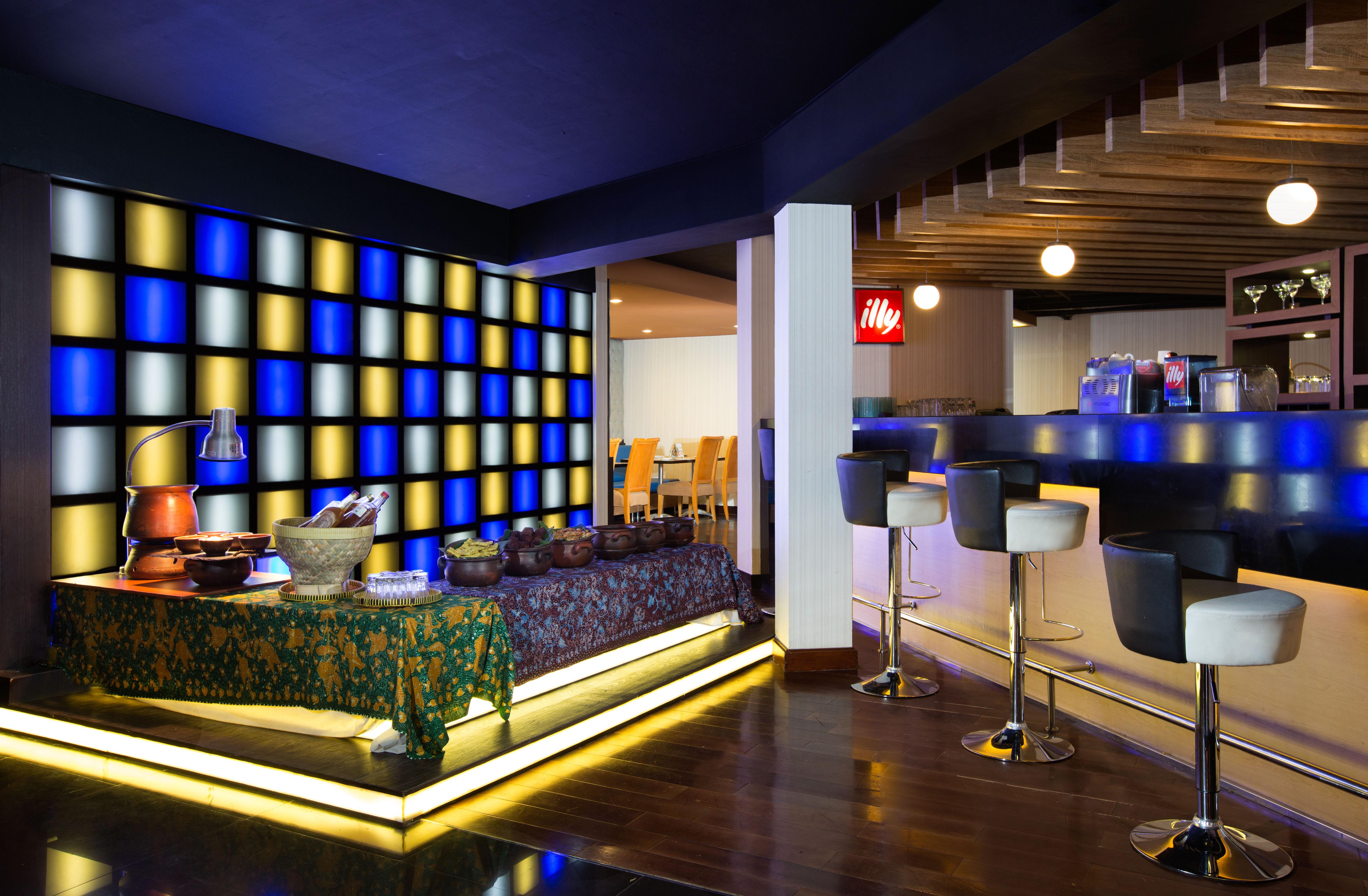 Horison Ultima Suite & Residences Rasuna Джакарта Экстерьер фото