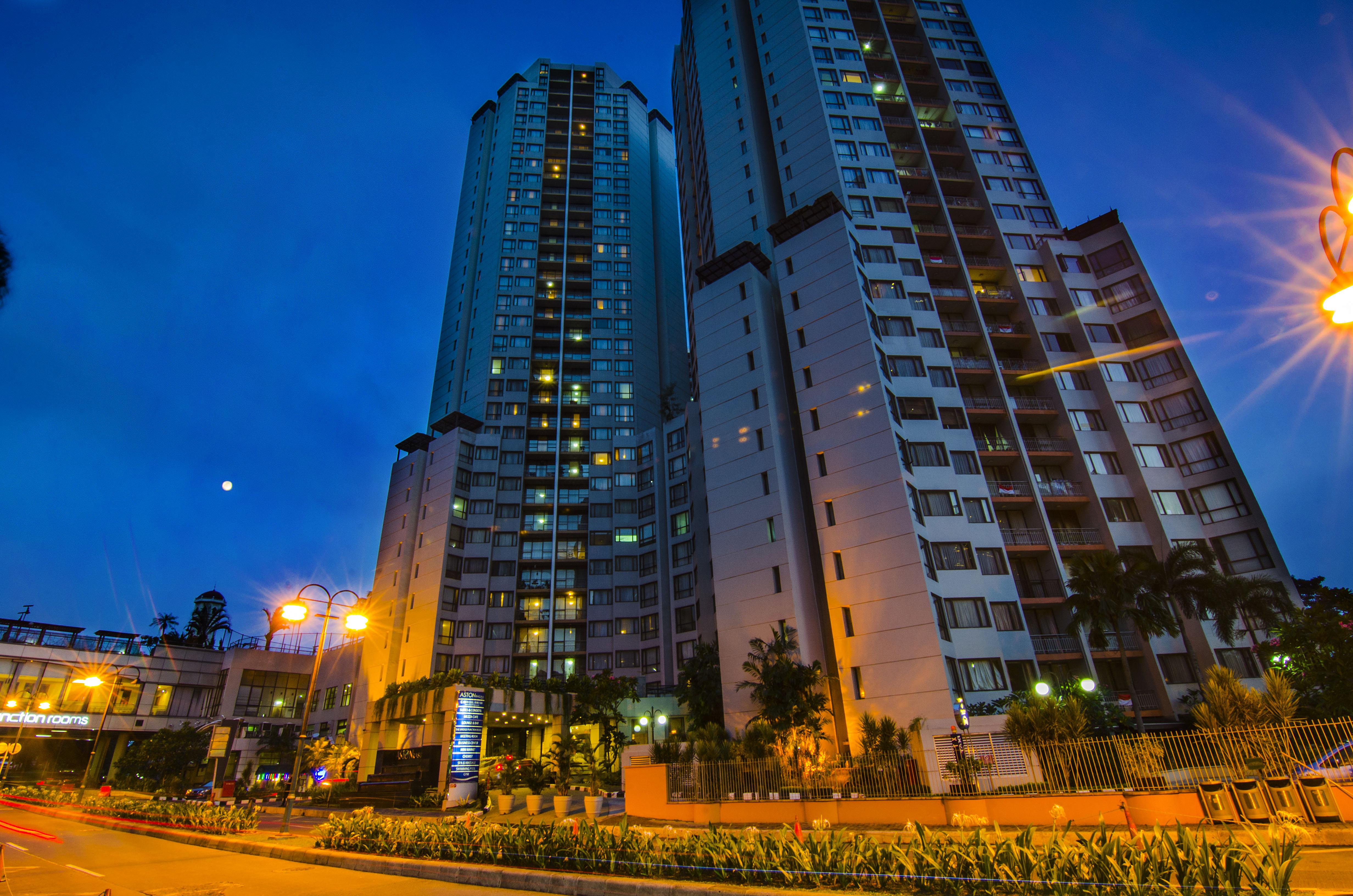 Horison Ultima Suite & Residences Rasuna Джакарта Экстерьер фото
