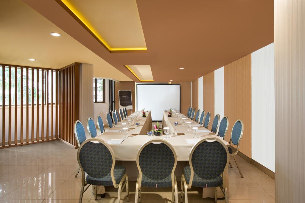 Horison Ultima Suite & Residences Rasuna Джакарта Экстерьер фото