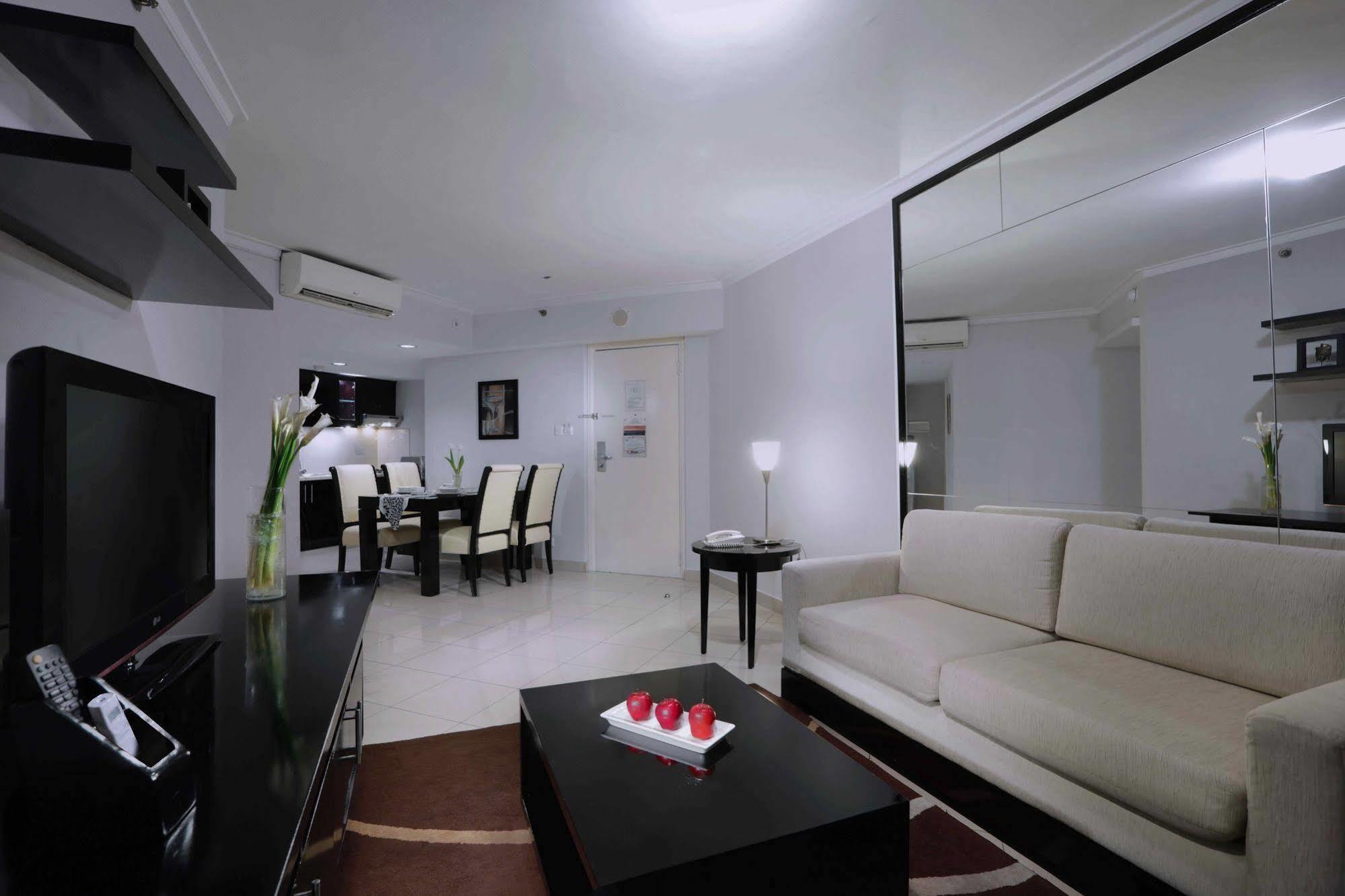 Horison Ultima Suite & Residences Rasuna Джакарта Экстерьер фото