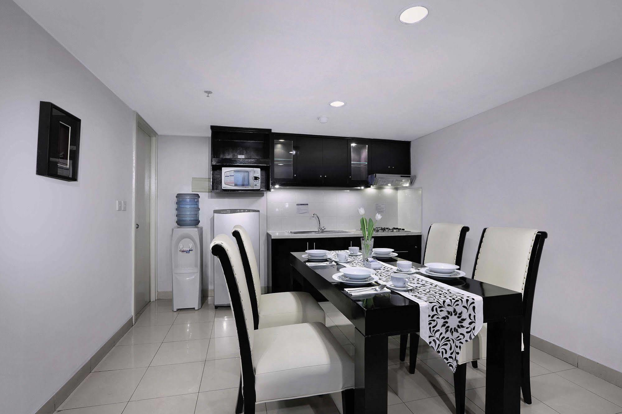 Horison Ultima Suite & Residences Rasuna Джакарта Экстерьер фото