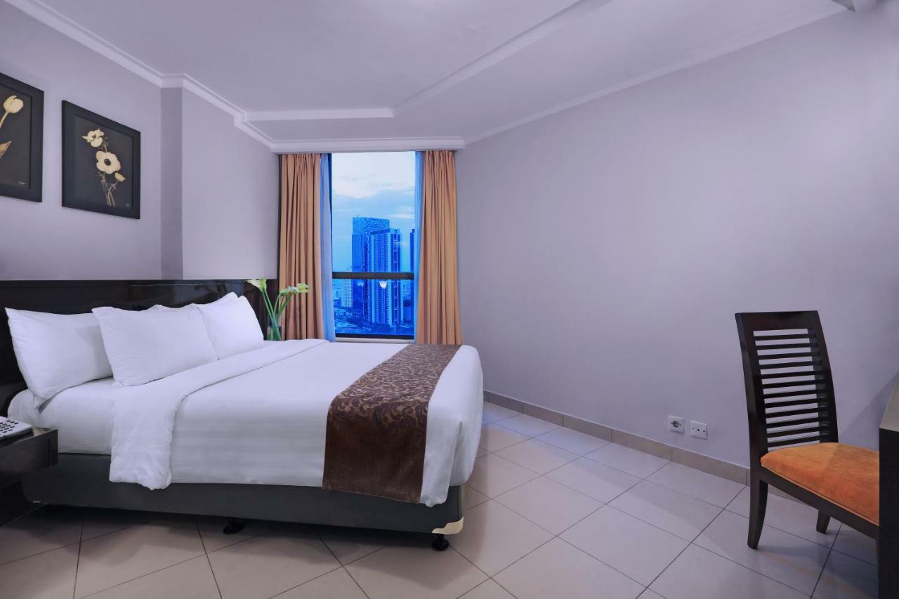 Horison Ultima Suite & Residences Rasuna Джакарта Экстерьер фото